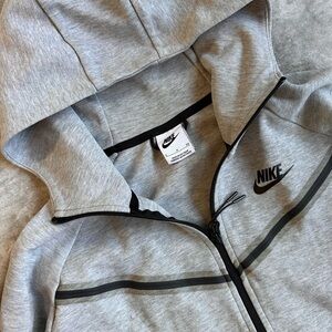 Women’s Nike tech jacket